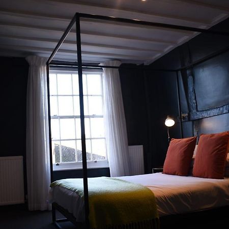 Bed and Breakfast Whitehouse Rye Esterno foto The bedroom at The Old House