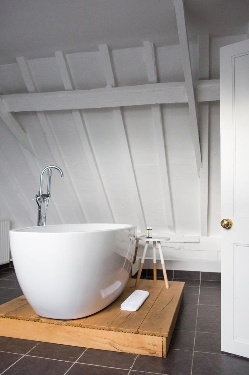 Bed and Breakfast Whitehouse Rye Esterno foto A freestanding bathtub