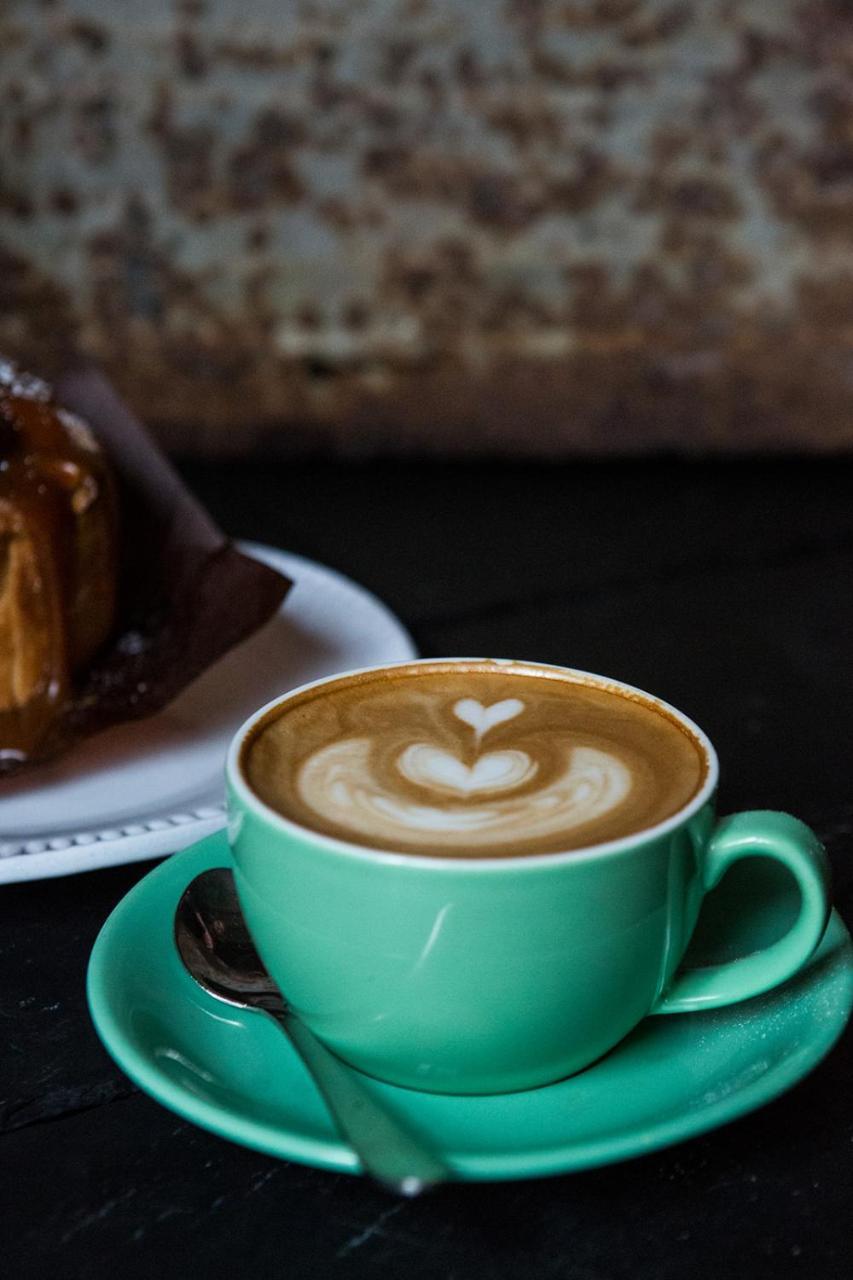 Bed and Breakfast Whitehouse Rye Esterno foto A cup of coffee